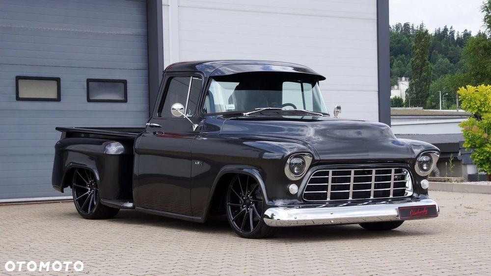 Chevrolet Apache - 1