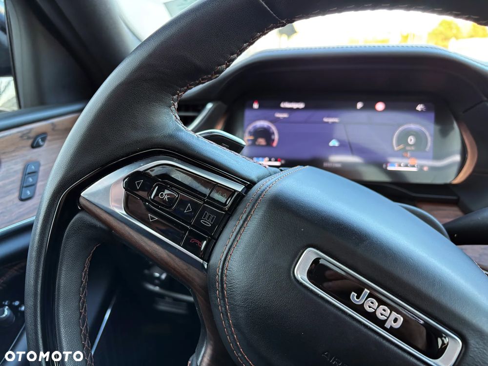 Jeep Grand Cherokee - 23