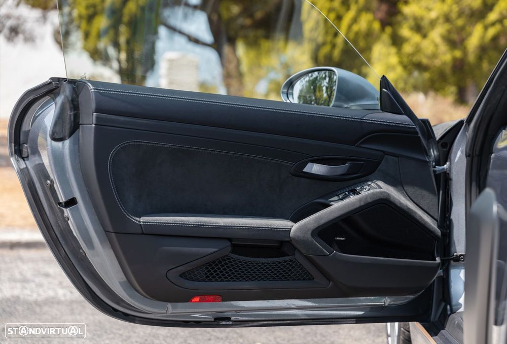 Porsche 718 Spyder RS - 13