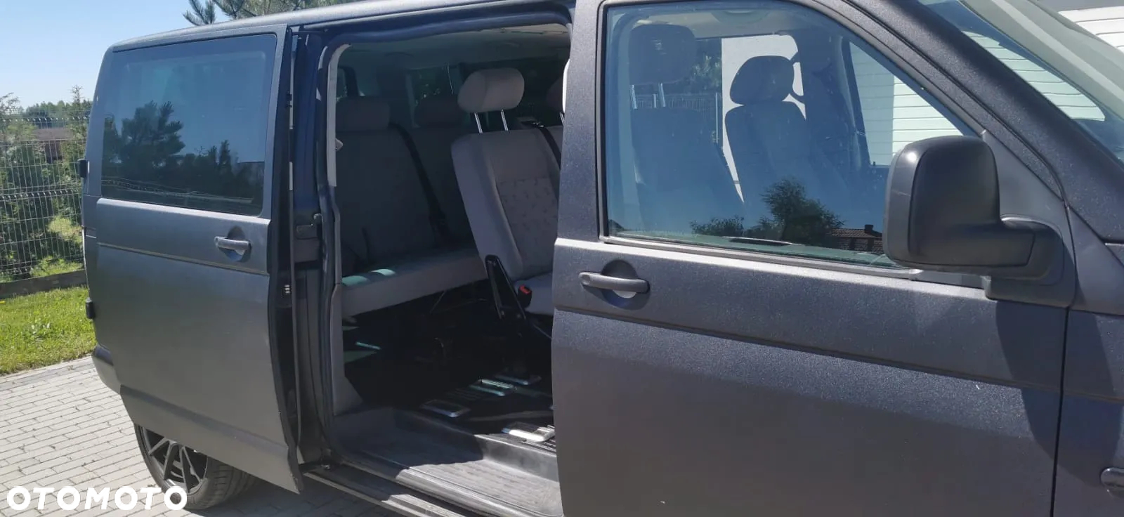 Volkswagen Caravelle - 8
