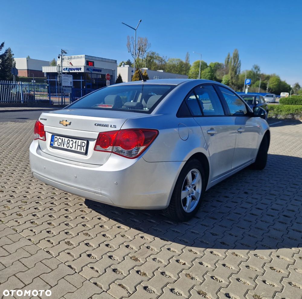 Chevrolet Cruze 1.6 LS - 4