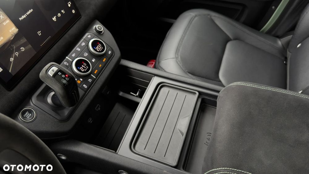 Land Rover Defender - 23