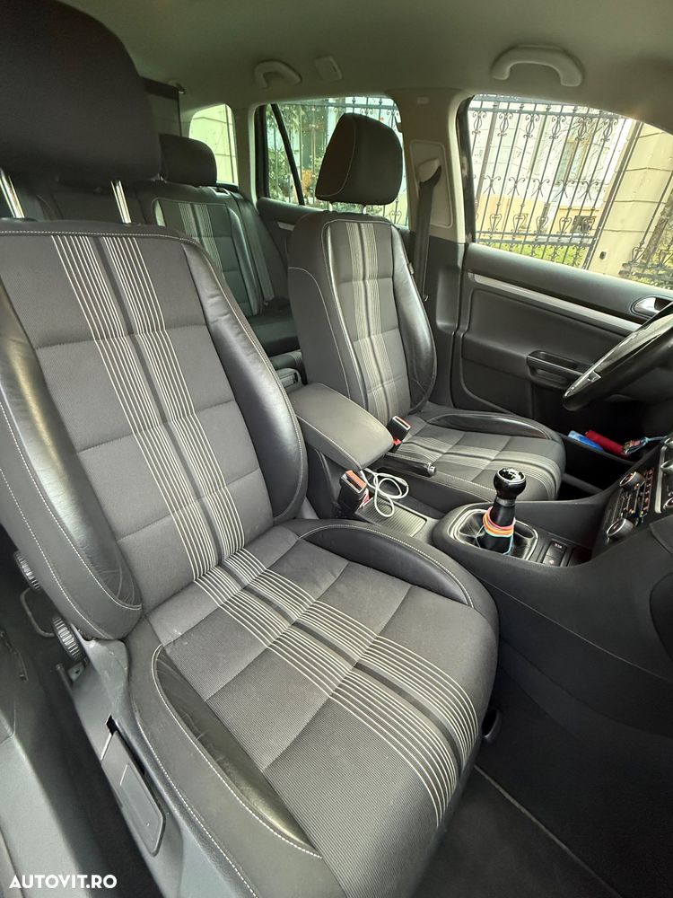 Volkswagen Golf 1.6 TDI DPF BlueMotion Technology MATCH - 25