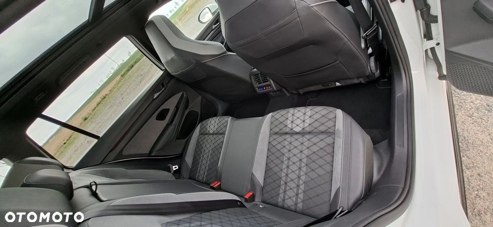 Volkswagen Golf 2.0 TDI SCR DSG R-Line - 20