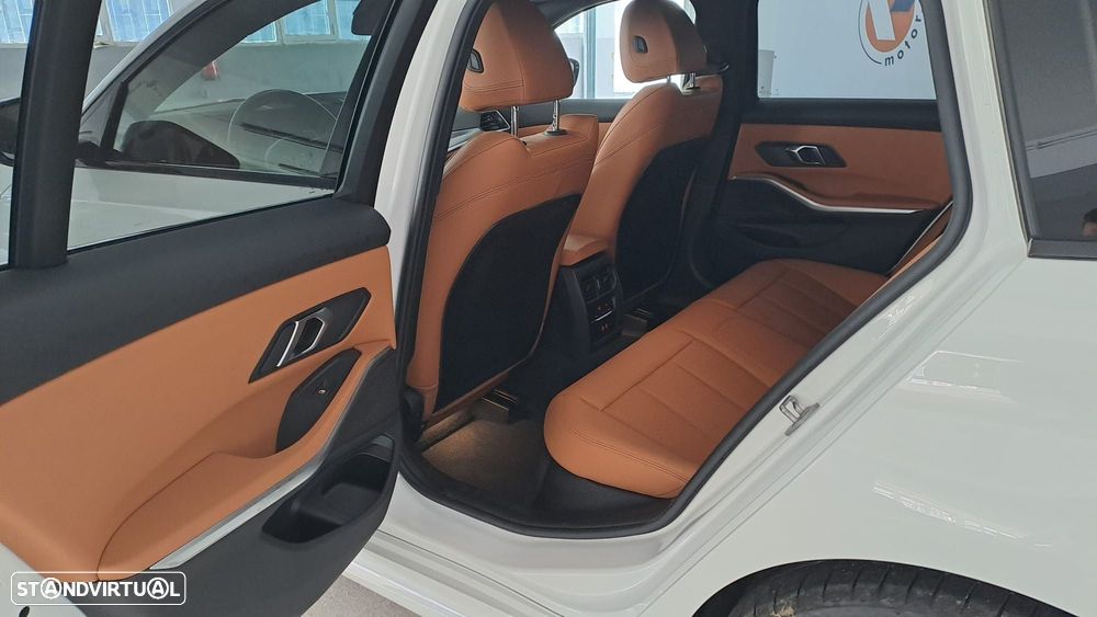 BMW 320 e Touring Pack Desportivo M Auto - 23