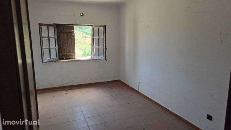 Moradia com cerca de 200m2 - Aldeia Nova - Grande imagem: 3/12