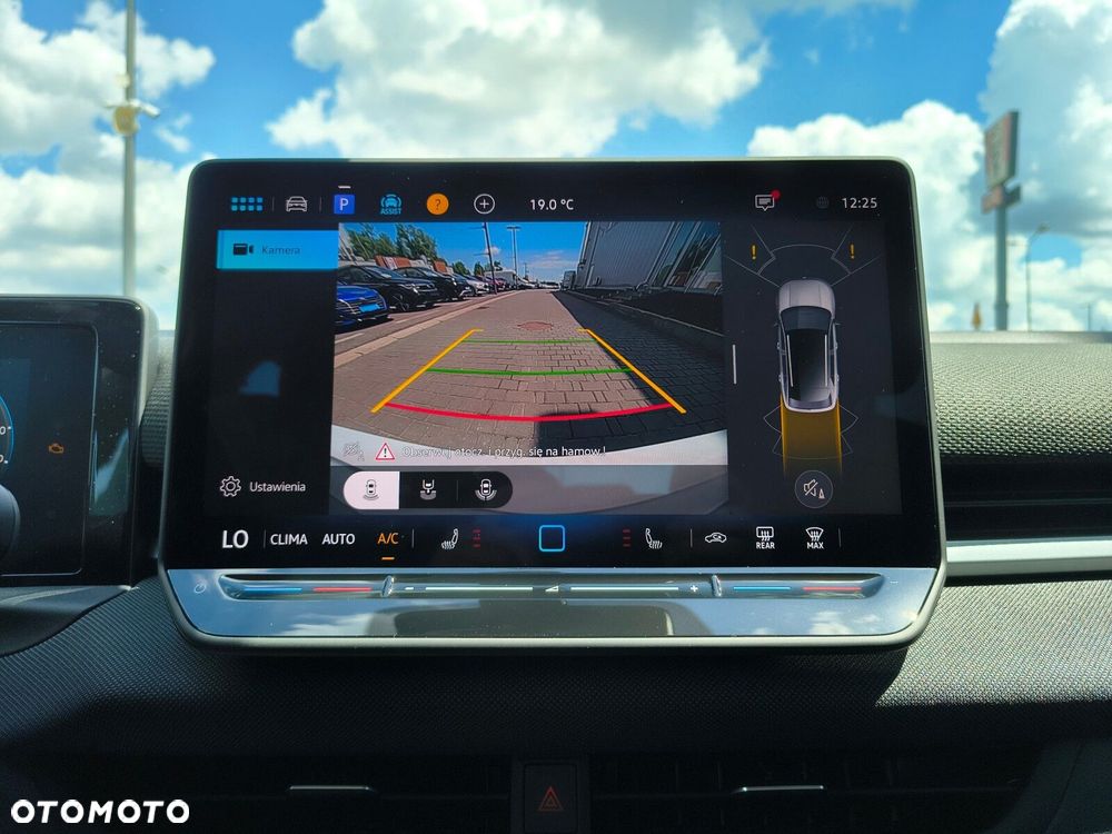 Volkswagen T-Roc 1.5 eTSI Life DSG - 23