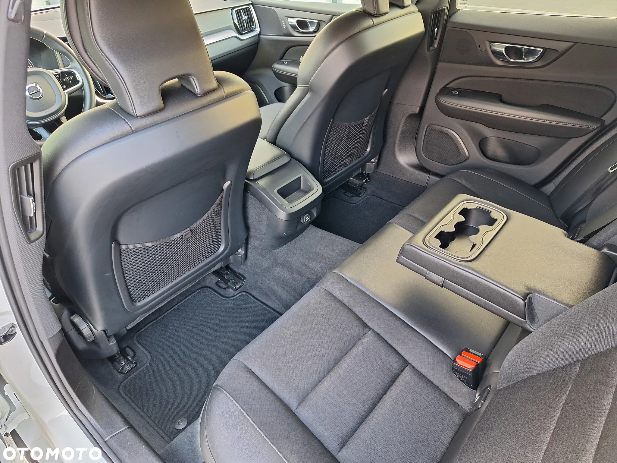 Volvo V60 D4 Momentum Pro - 22
