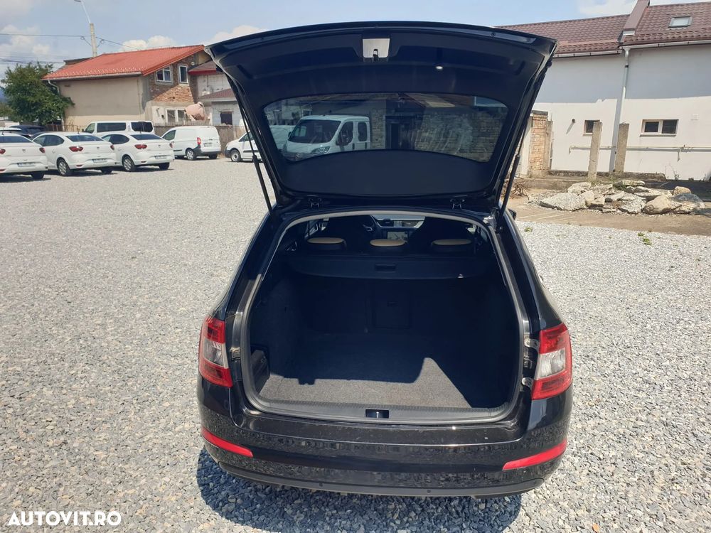 Skoda Octavia 1.6 TDI DSG Style - 9