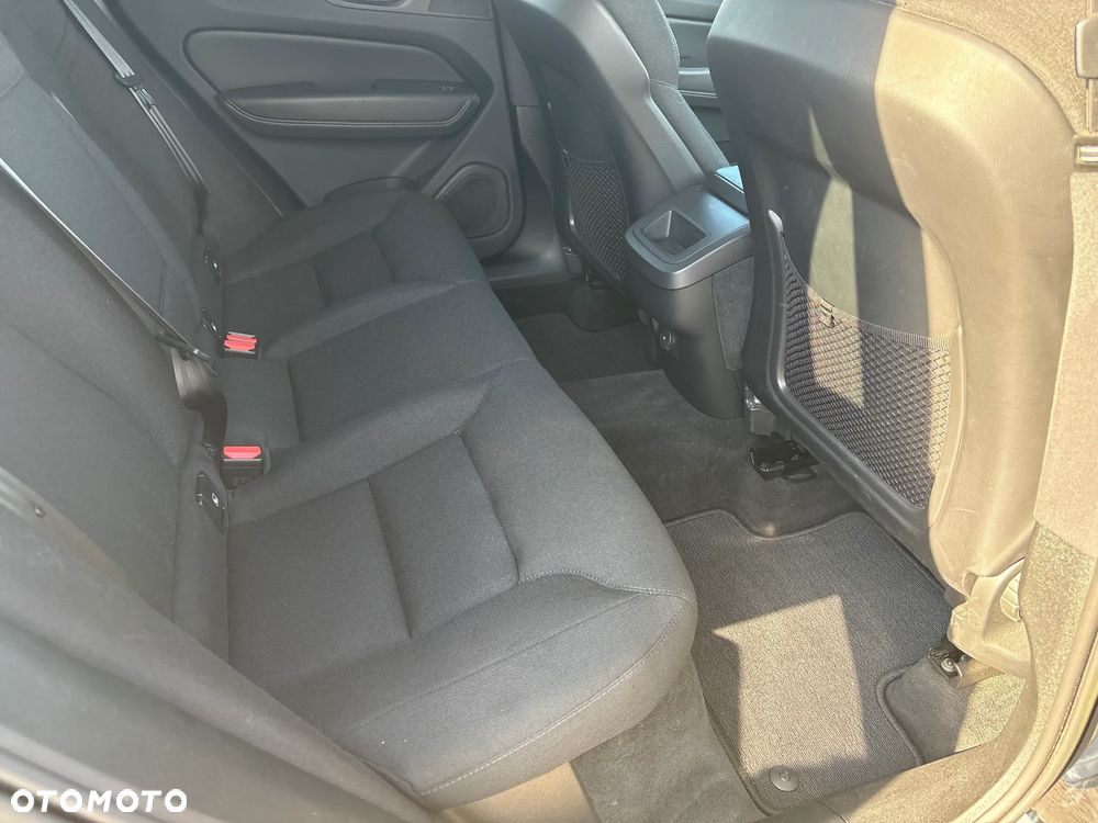 Volvo XC 60 B4 D AWD Momentum Pro - 16