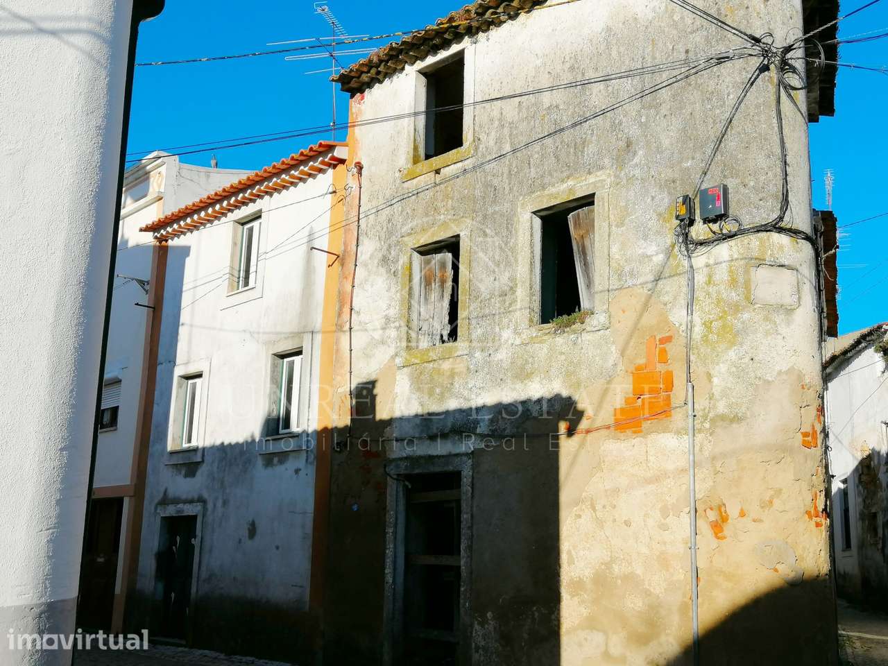 Prédio em Propriedade Total com 3 pisos, situado na Aldeia das lapas, - Grande imagem: 2/10