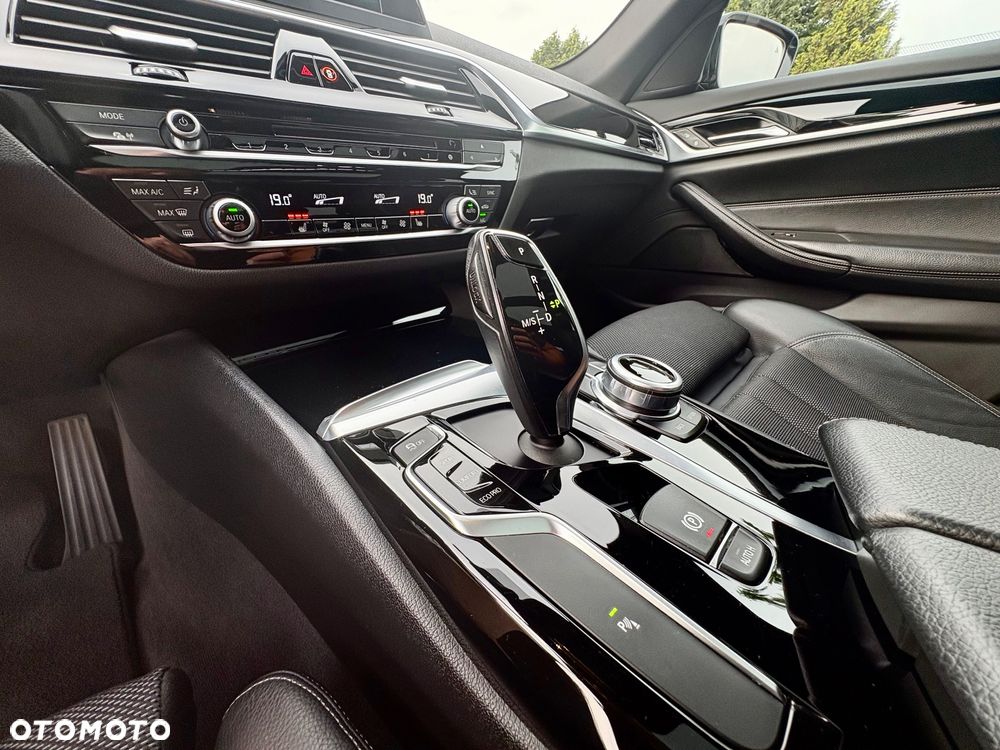 BMW Seria 5 520d xDrive Luxury Line sport - 19