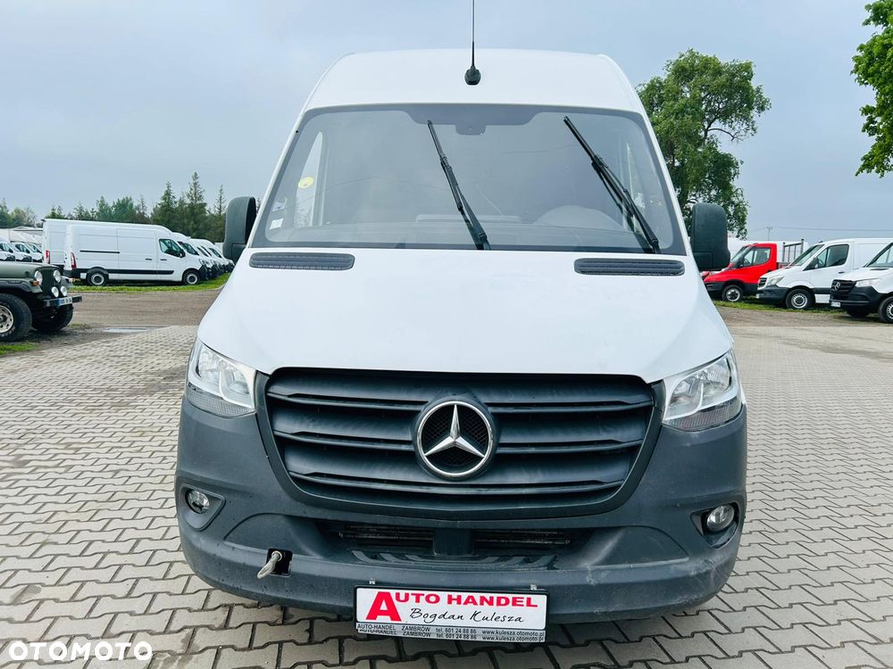 Mercedes-Benz Sprinter - 2