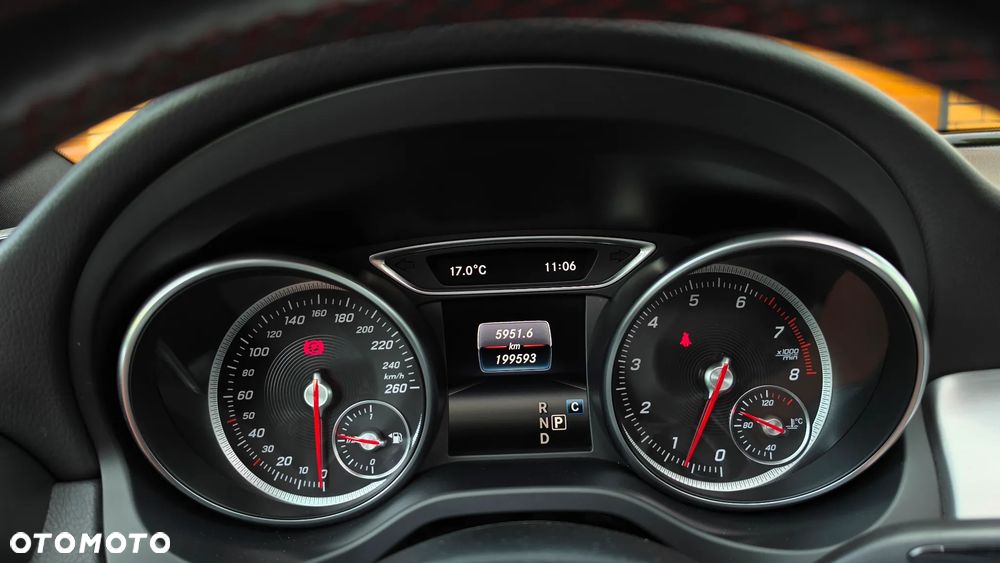 Mercedes-Benz CLA 200 7G-DCT AMG Line - 31