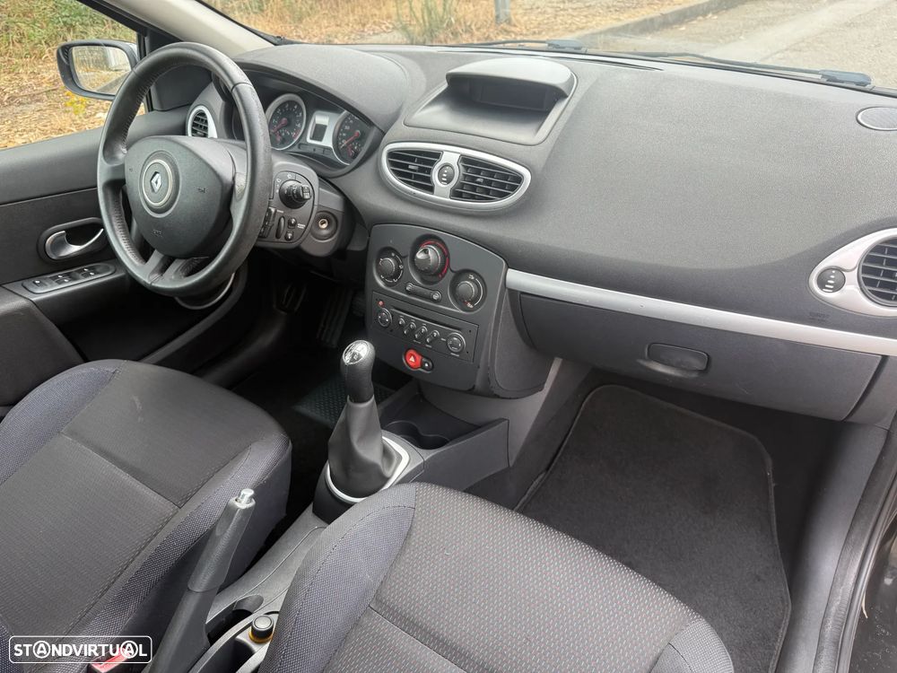 Renault Clio 1.2 16V Confort Dynamique - 13