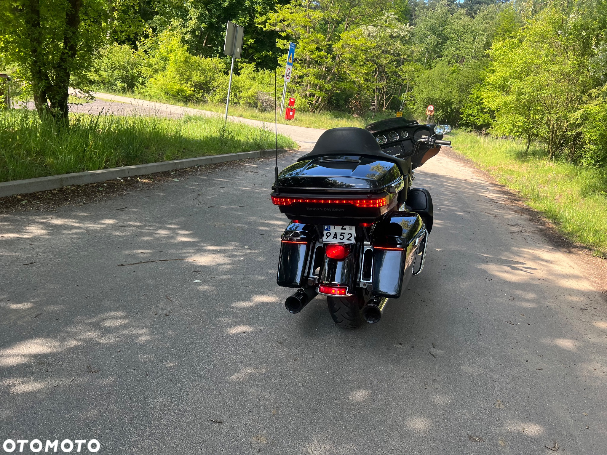 Harley-Davidson FLH Electra Glide - 10
