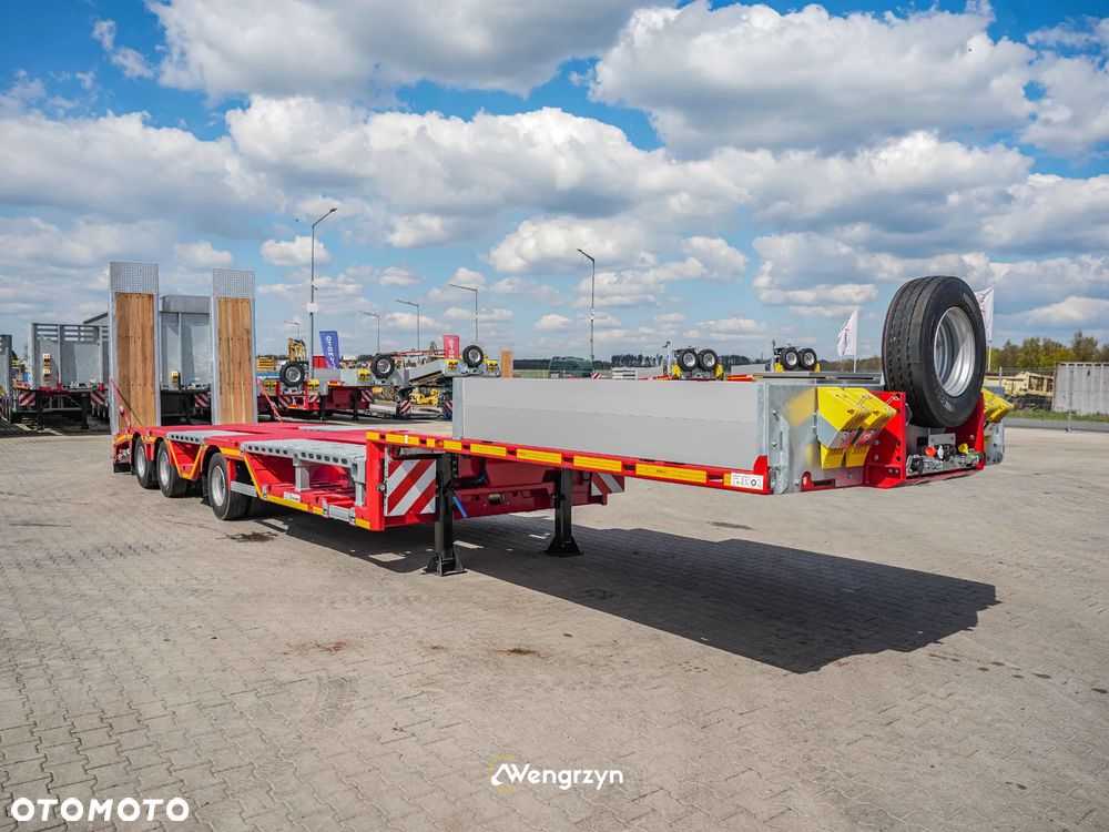 MAX Trailer 3 osiowe semi pod ciągnik lowdeck - 7