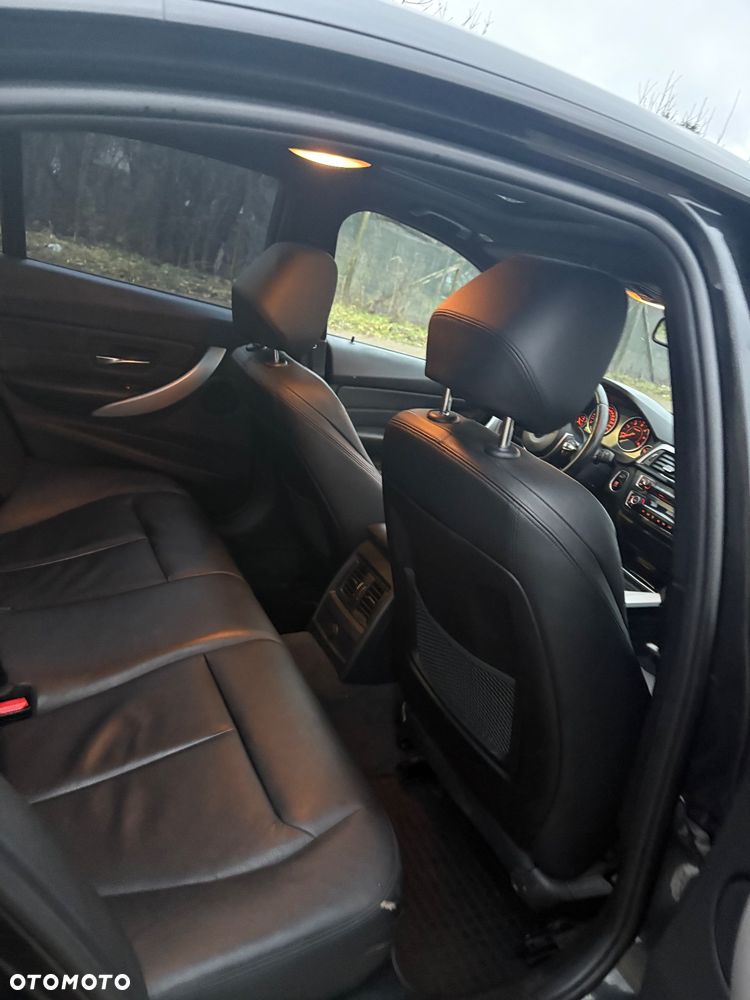 BMW Seria 3 320d xDrive DPF Edition Sport - 11