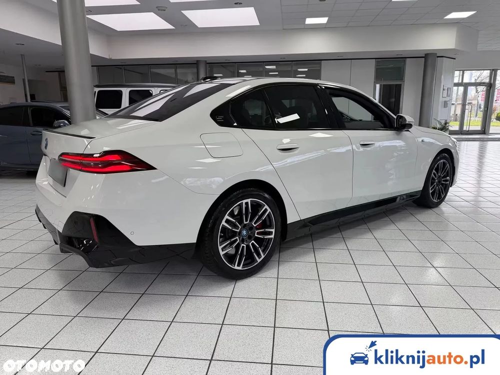 BMW Seria 5 520d xDrive mHEV M Sport - 2