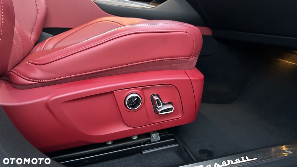 Maserati Levante Q4 Executive - 33