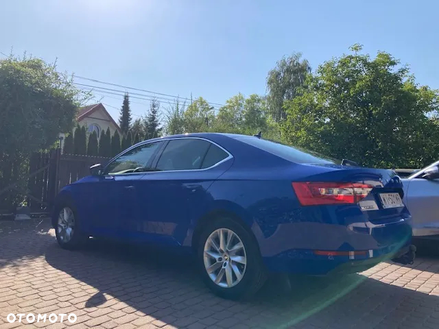 Skoda Superb 2.0 TDI SCR Ambition DSG - 4