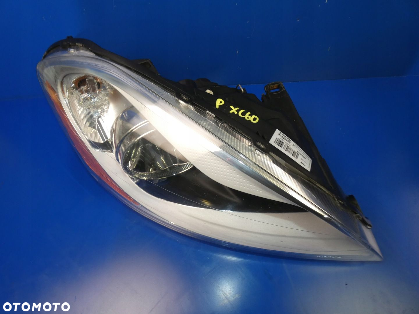 VOLVO XC60 I LAMPA PRAWY PRZÓD ZWYKŁA H7 - 2