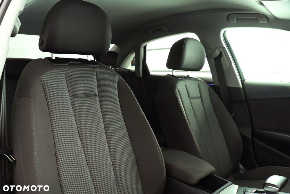 Audi A4 Limousine - 11