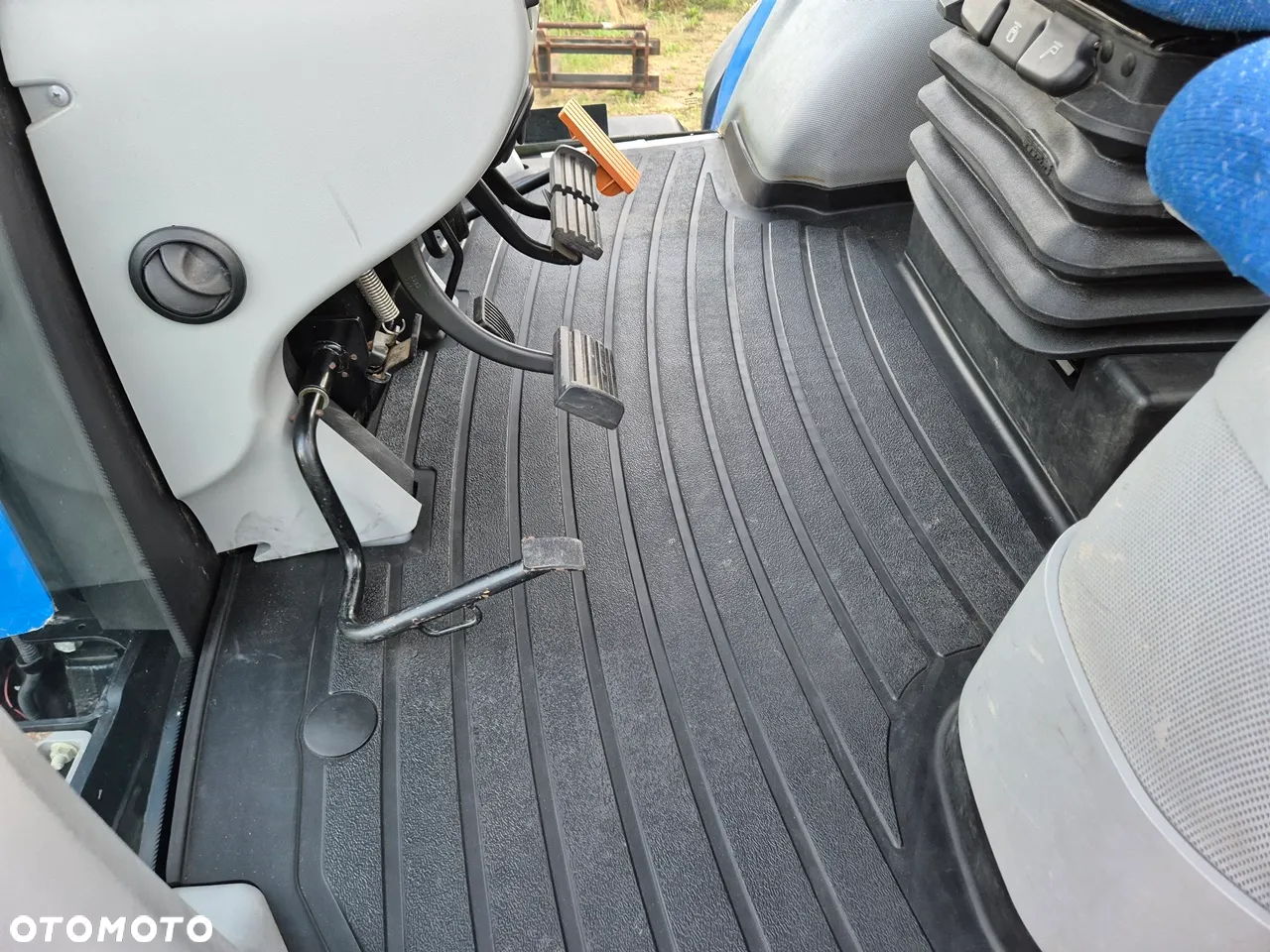 New Holland T8-300 BARDZO ŁADNY Duży traktor GPS - 20