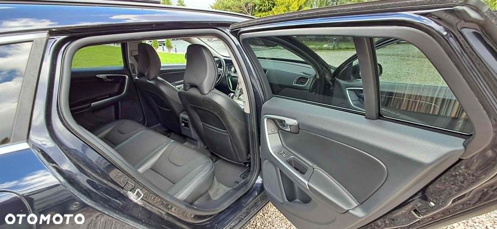 Volvo V60 D3 Momentum - 10