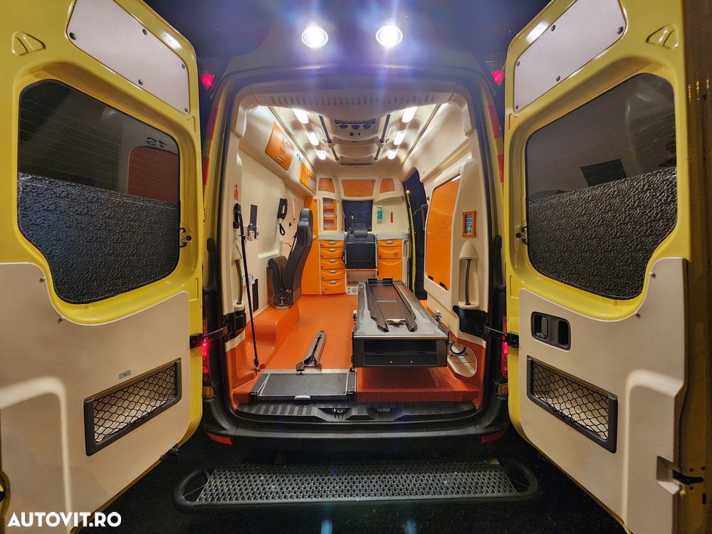 Mercedes-Benz Sprinter - 10