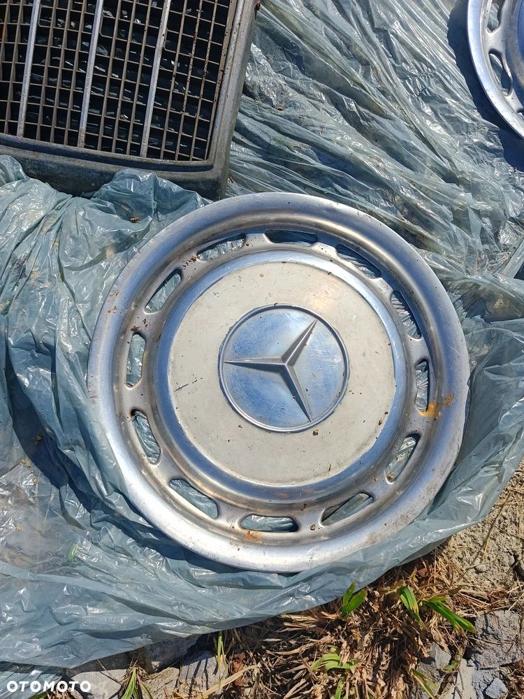 Atrapa Grill Mercedes W124 z kołpakami - 3
