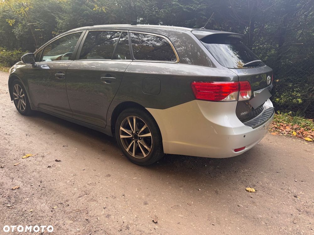 Toyota Avensis 2013 photo 3