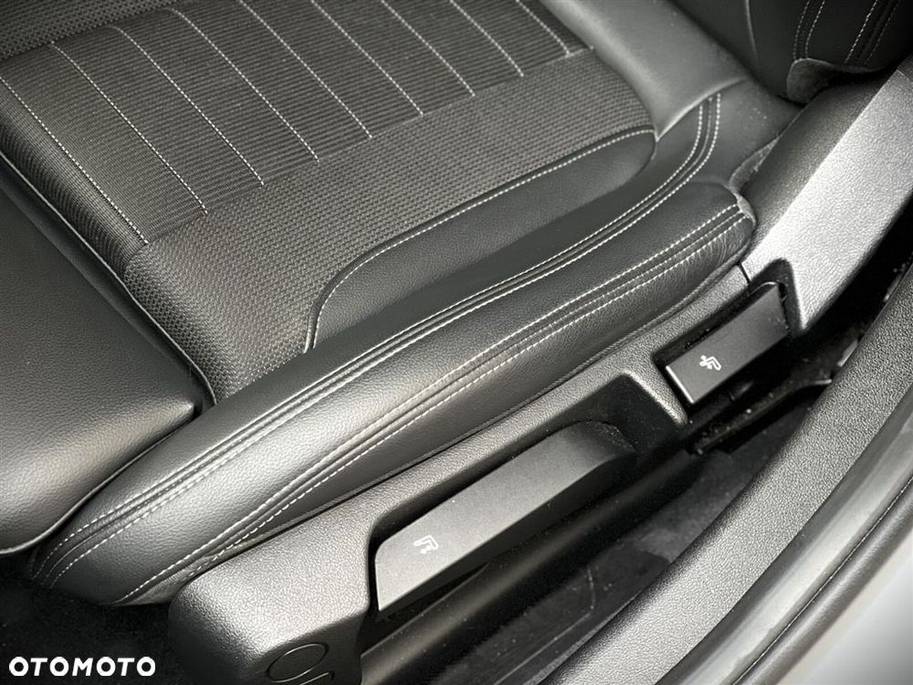 BMW Seria 3 320d xDrive - 28