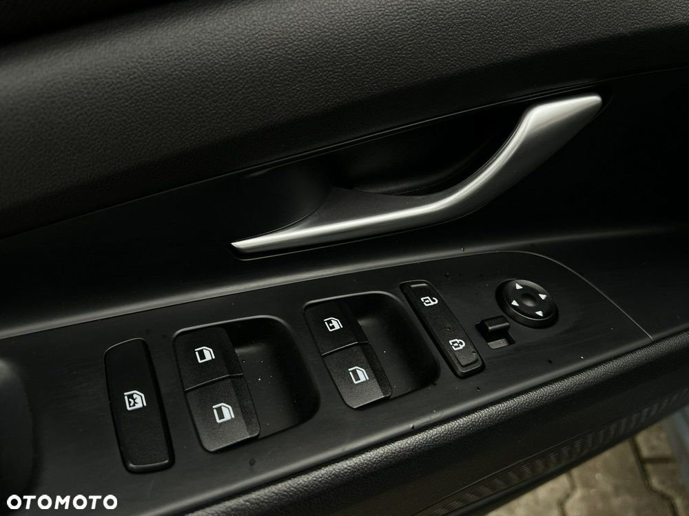 Hyundai Elantra - 21