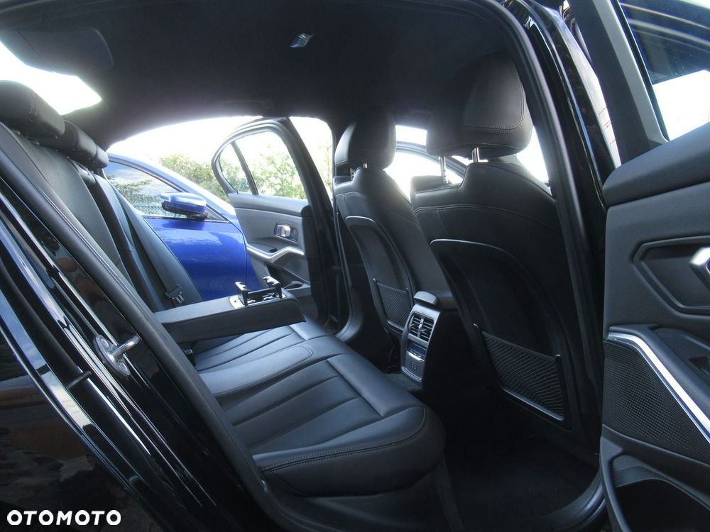 BMW Seria 3 320i Luxury Line - 9