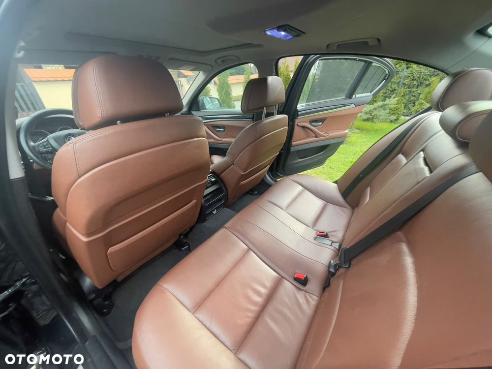 BMW Seria 5 525d xDrive - 9
