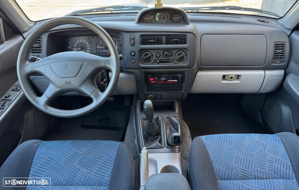 Mitsubishi Pajero Sport 2.5 TD GLS - 15