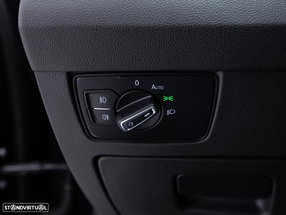 VW Passat Variant 2.0 TDI Business DSG - 14