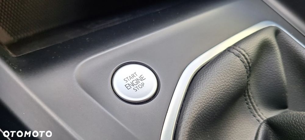 Volkswagen Golf VIII 1.5 TSI EVO Style - 23