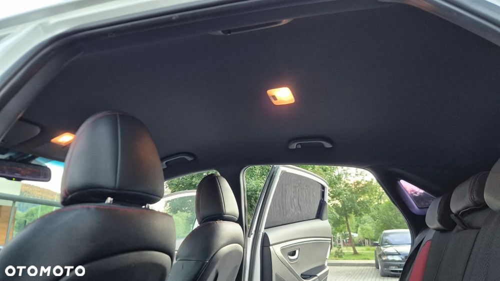 Hyundai i30 1.6 GDI Turbo Luxury - 9