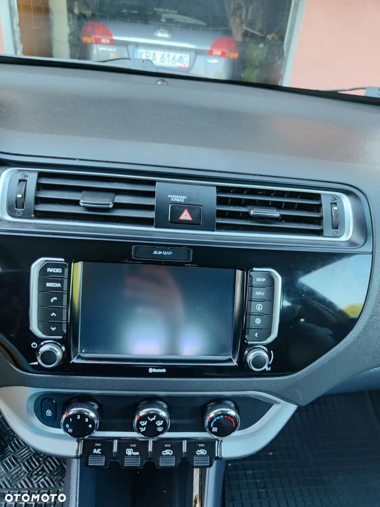 Kia Rio 1.2 L - 11