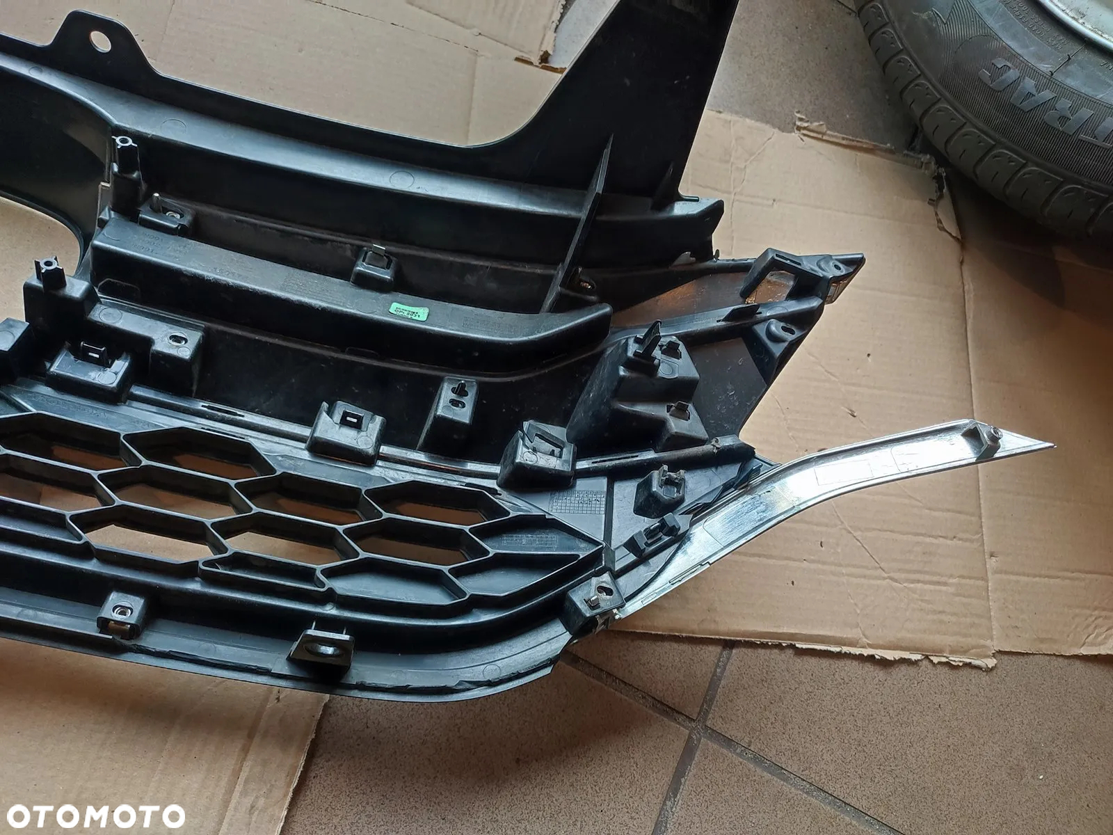 Atrapa grill 71120-11V-E010-M1 Honda CRV 4 IV Lift - 3