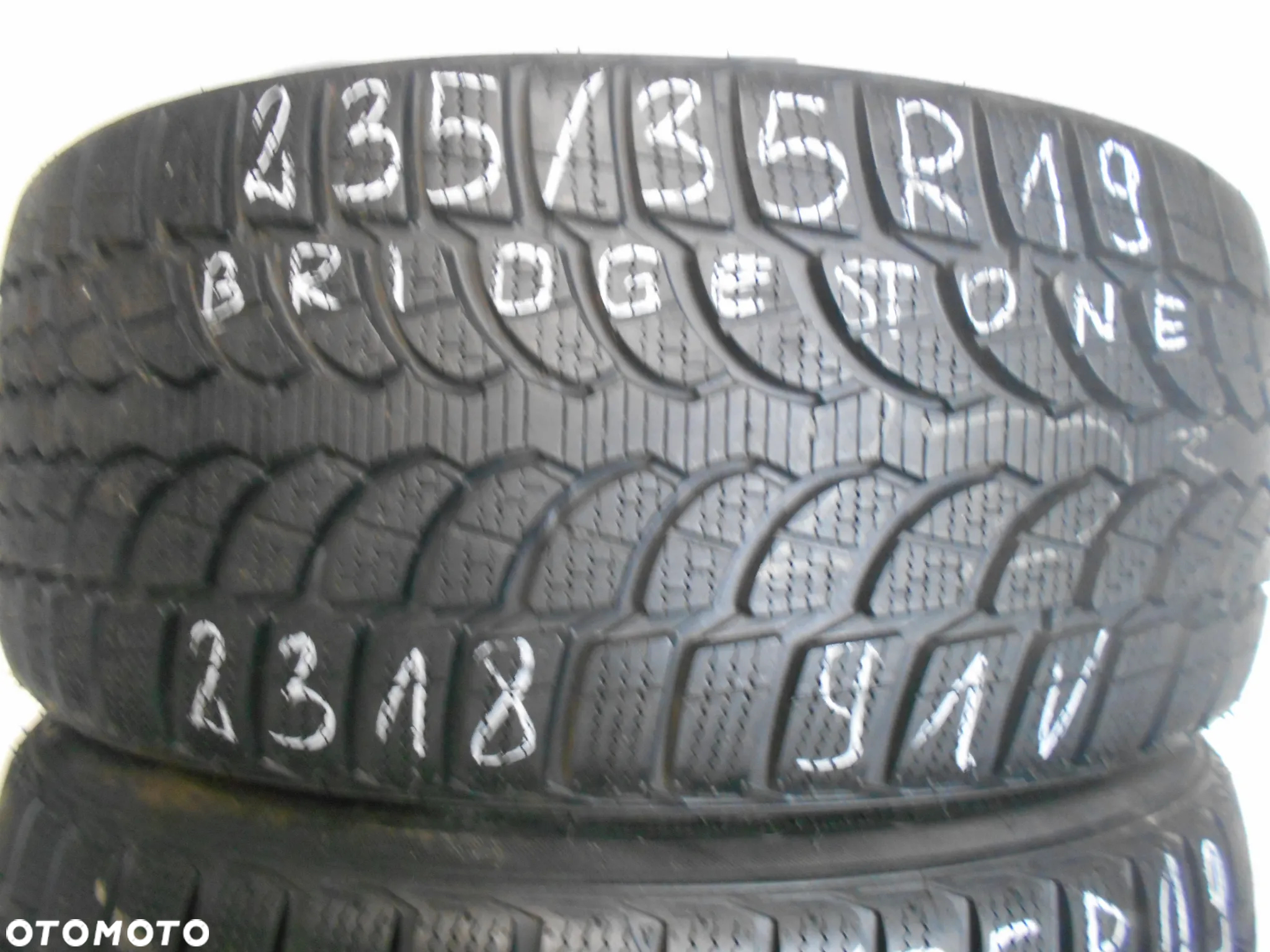 OPONY 235/35R19 BRIDGESTONE BLIZZAK LM-32 DOT 2318 8MM - 2