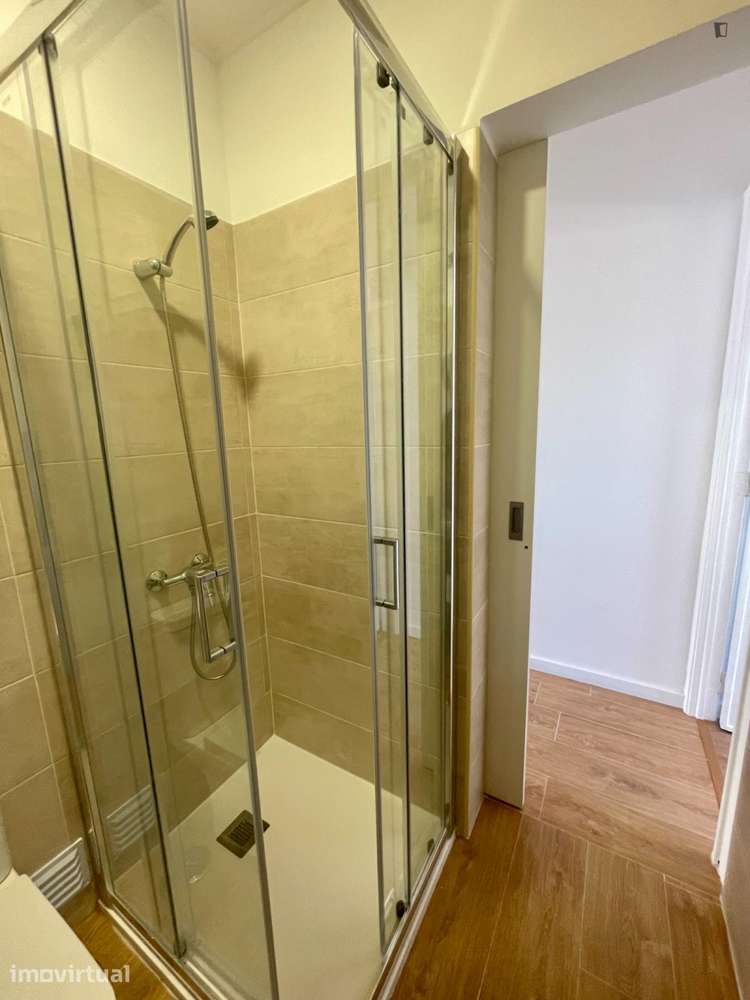 Quarto - localizado em Almada Lisbon - Grande imagem: 5/13