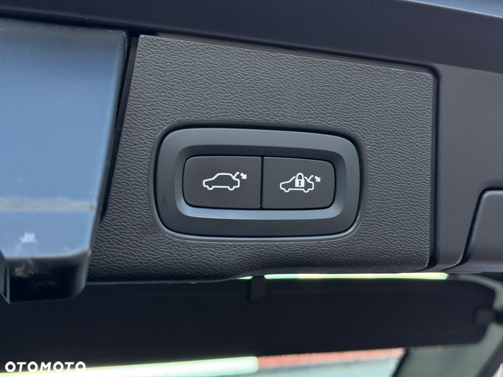 Volvo XC 60 B4 B Momentum - 29