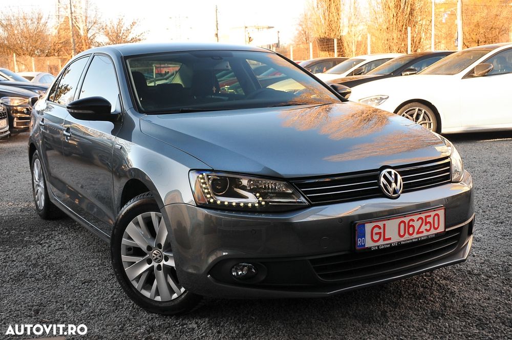 Volkswagen Jetta 2.0 TDI DSG Highline - 3