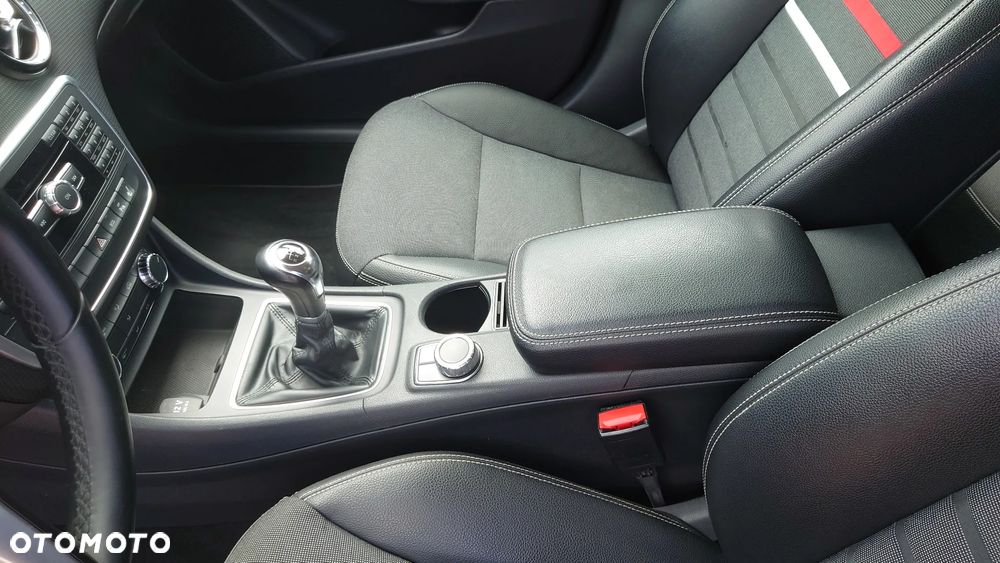 Mercedes-Benz Klasa A 180 (BlueEFFICIENCY) - 30