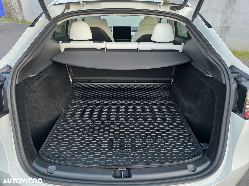 Tesla Model Y - 9
