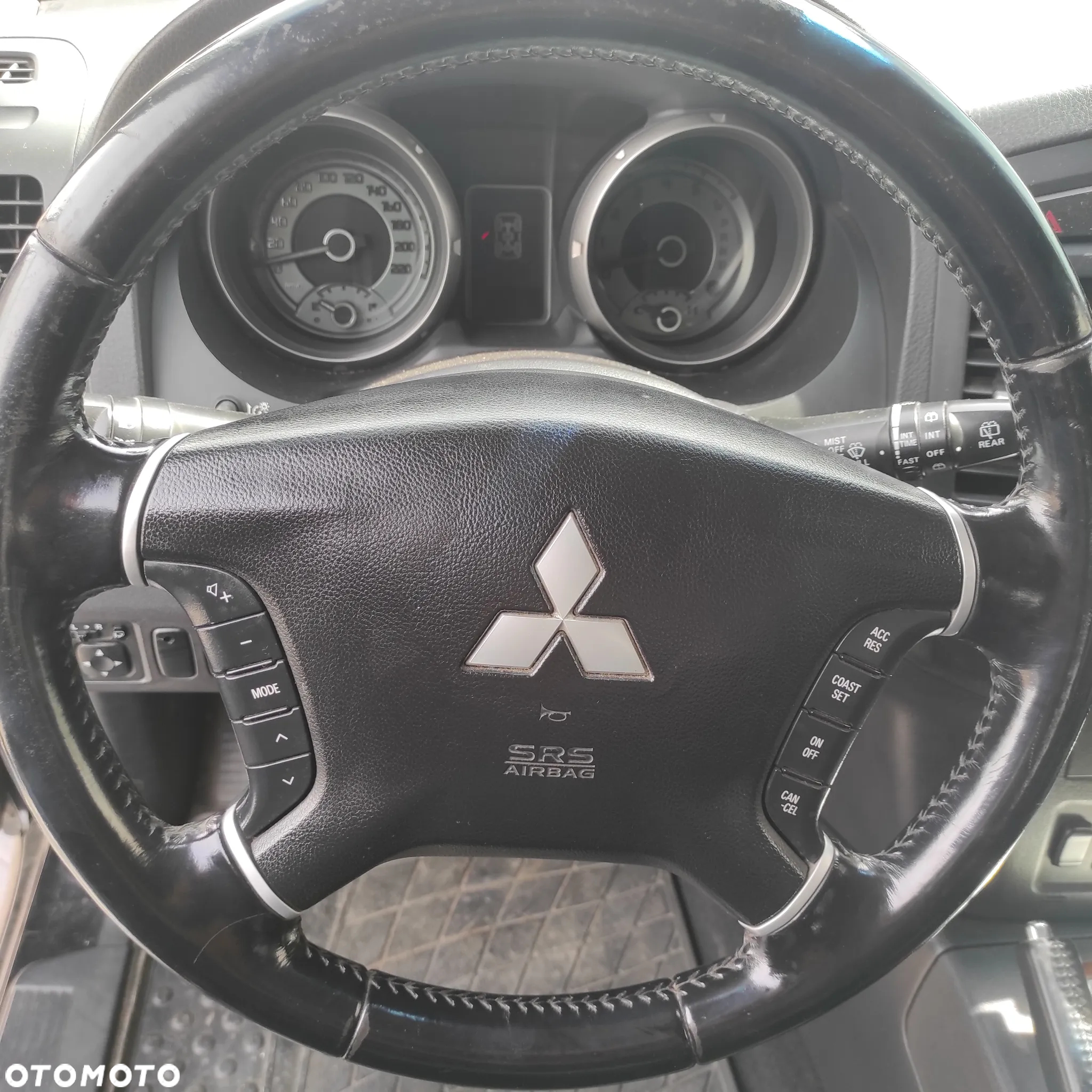 Mitsubishi Pajero - 8