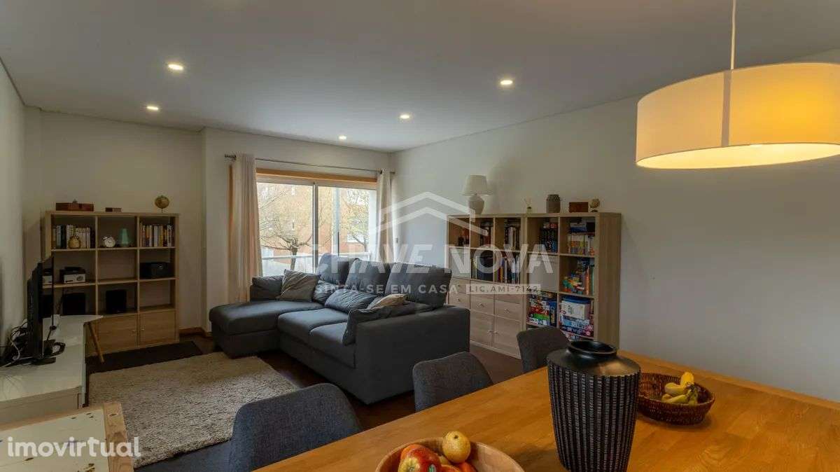 T2 | Suite | Lugar de Garagem | Arrumos | Varandim - Grande imagem: 3/27